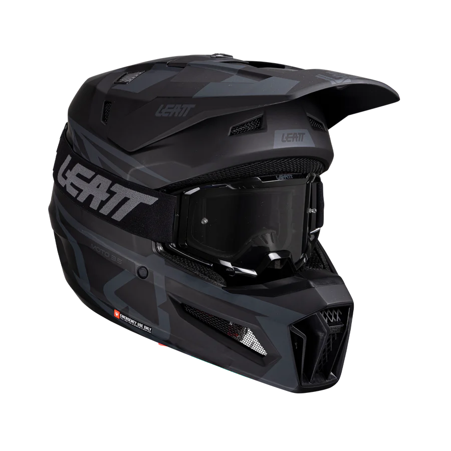 Leatt_Helmet_Moto_3.5_Black_Iso_Right_1025100500_204746a4-e2d7-4fc0-ba49-627cedc7e175 LEATT 3.5 V25 (ÓCULOS 3.5 INCLUÍDOS) - PRETO - Image 1