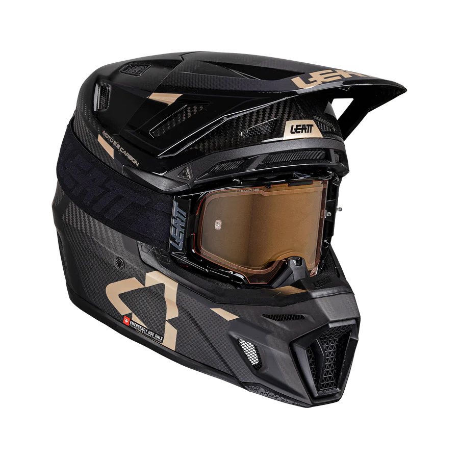 Leatt_Helmet_Moto_9.5_Carbon_Iso-Right_1025100102_e2e2f0e0-73fa-4b47-9a66-63a8974612dc LEATT 9.5 V26 CARBON (ÓCULOS 6.5 IRIZ INCLUÍDO) - PRETO - Image 1