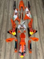 PERSONALIZAÇÃO COMPLETA KTM (KIT DE PLÁSTICOS + KIT DE AUTOCOLANTES)